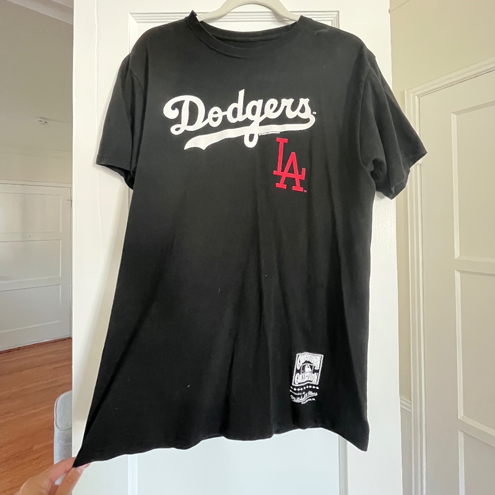 SOLD ON DEPOP LA DODGERS mitchell and ness tshirt